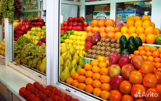 Продавец на овощи и фрукты