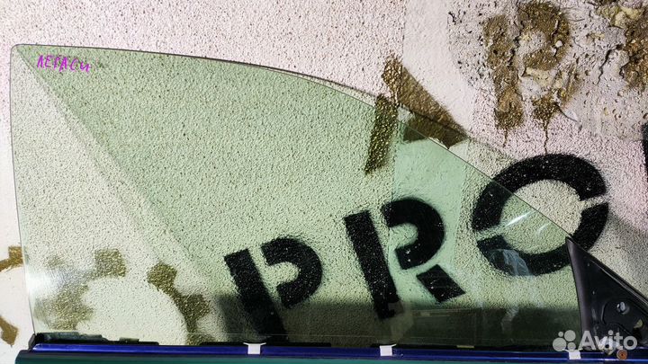 Стекло передней правой двери Subaru Legacy BH