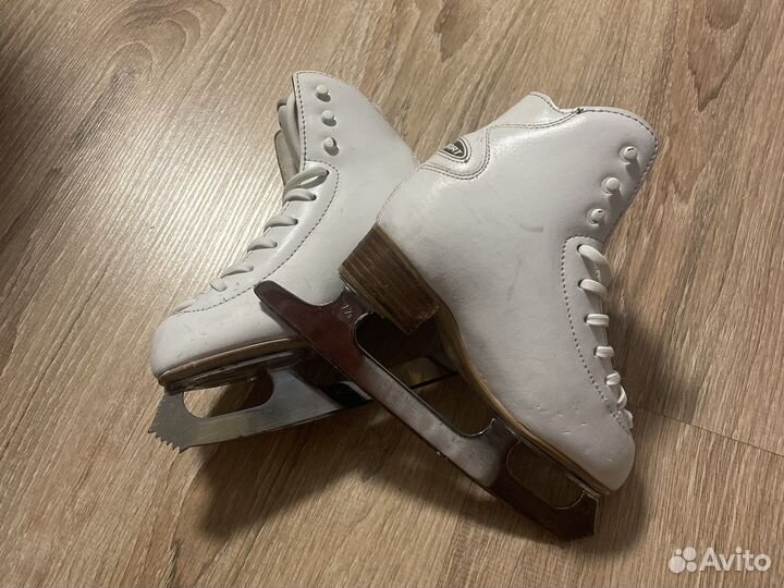 Фигурные коньки risport Lux 190