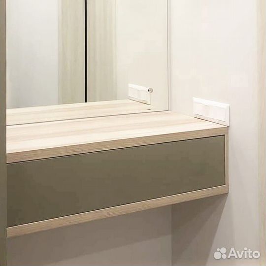 Шкаф в прихожую под потолок