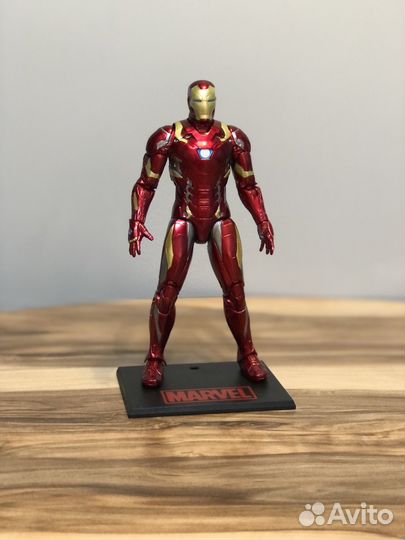 Коллекционная фигурка 