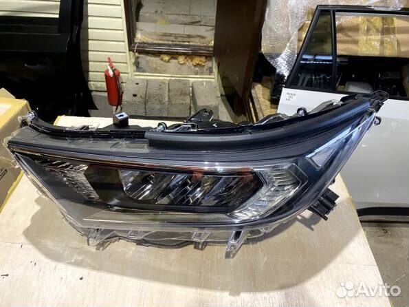 Фара передняя правая Тойота Рав 4 XA 50