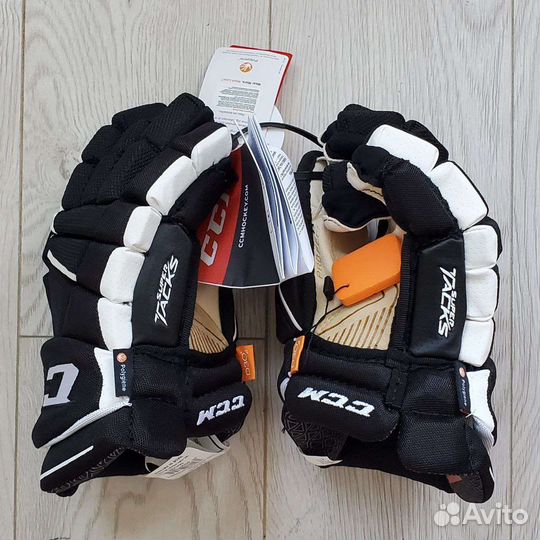 Перчатки хоккейные CCM