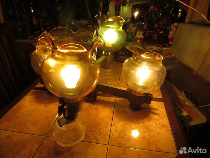 Люстра потолочная, (4 рожка) и светильник на кухню