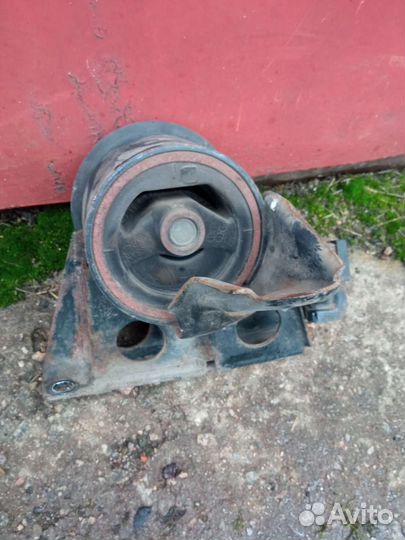 Опора двигателя R Nissan Primera P12 CVT 2.0 qr20