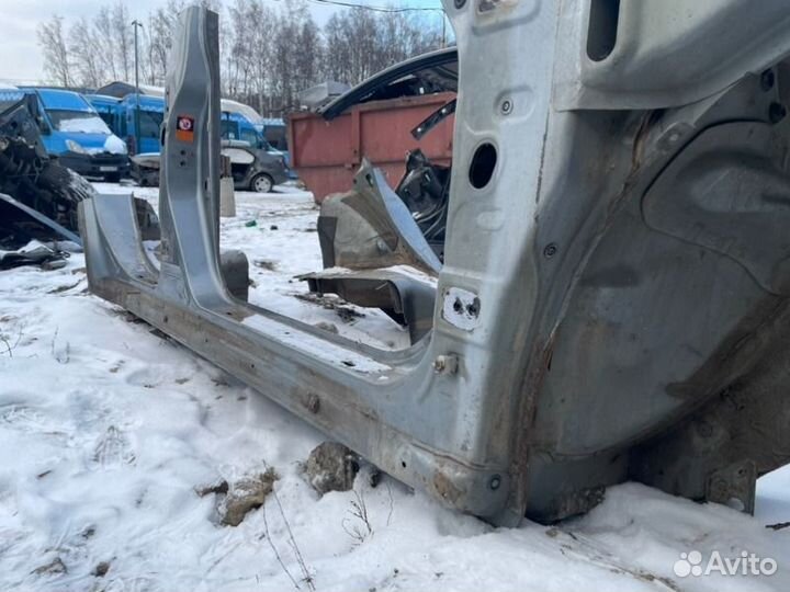 Порог со стойкой правый Nissan Tiida HR16DE 2008