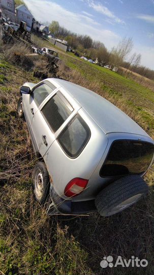 Капот chevrolet niva