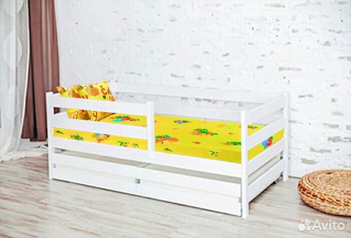 Кроватка из натурального дерева от 2х лет софа эко