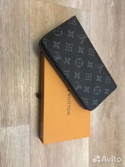 Продаю мужское портмоне Louis Vuitton