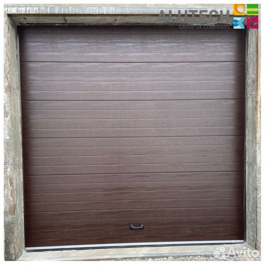 Секционные ворота для гаража alutech