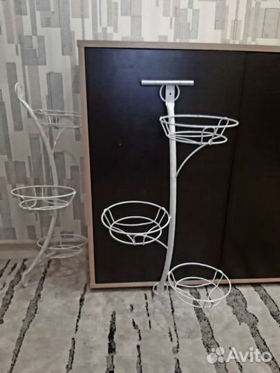 Подставка настенная для цветов