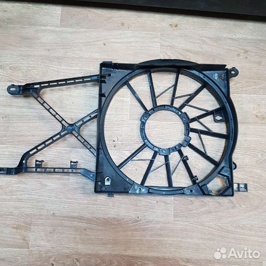 Диффузор вентилятора Opel Astra H, Zafira B