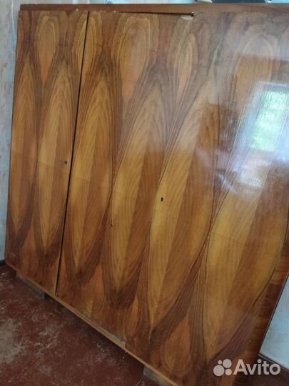 Шкаф старинный