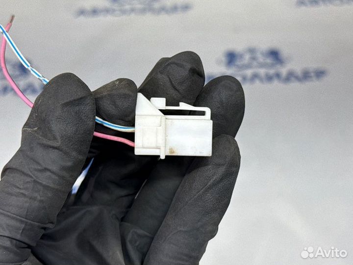 Разьем фишка активатора замка багажника Nissan