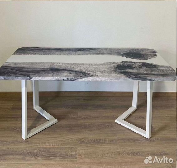 Компьютерный стол 'Terrible Policy'