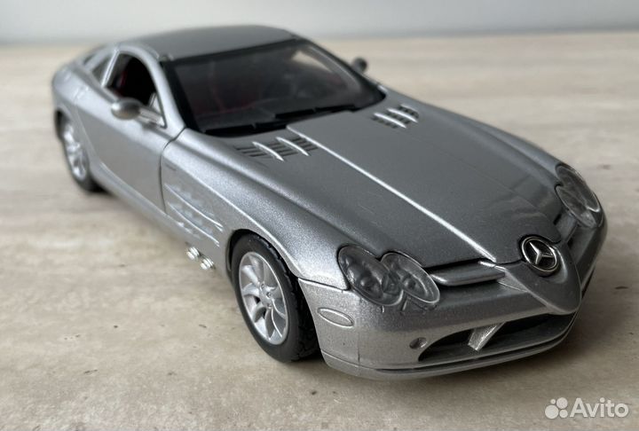 Коллекционая модель Mercedes-Benz SLR mclaren 1:24