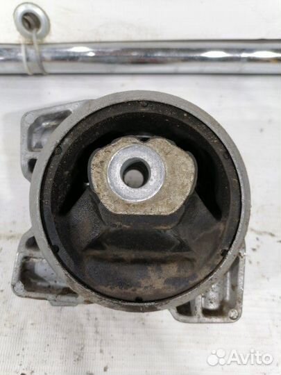 Подушка двигателя задняя левая Mercedes-Benz