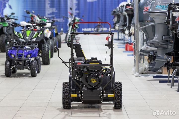 Снегоуборщик champion 556 ST