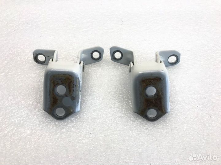 Петля двери передняя левая Mazda 3Bl седан 1.6