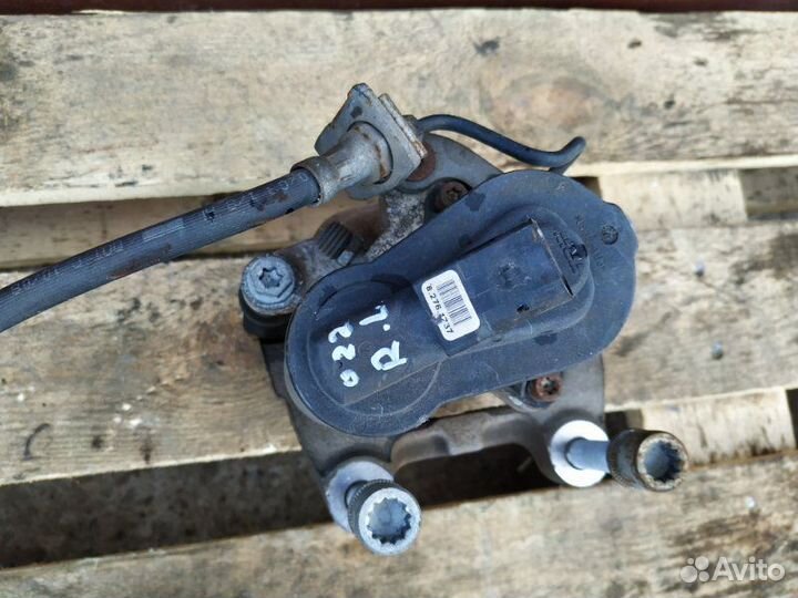 Суппорт задний левый Volkswagen Passat B6 1.8 BZB