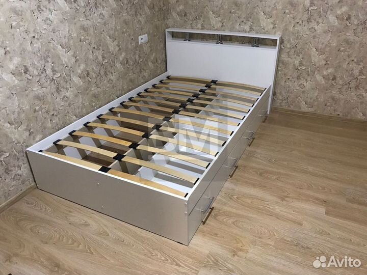 Кровать полутороспальная с ящиками