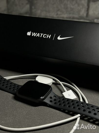 Apple Watch Series 5 44mm Nike