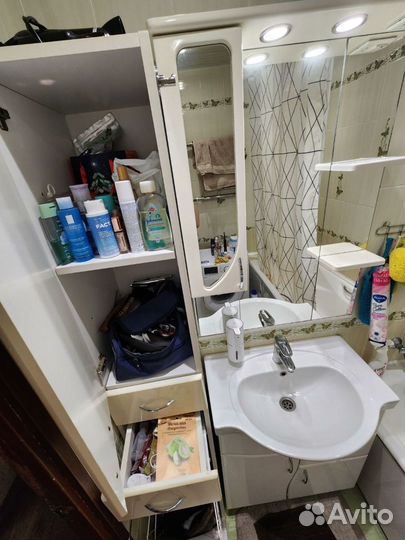Шкаф с зеркалом в ванную