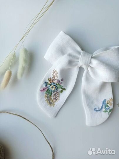 Именной бант с вышивкой