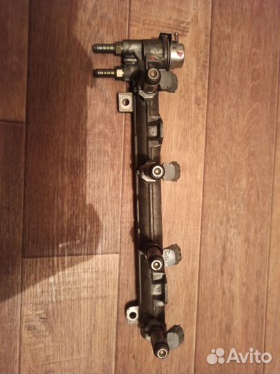 Топливная рампа в сборе Volkswagen Golf 4 AXP 1.4