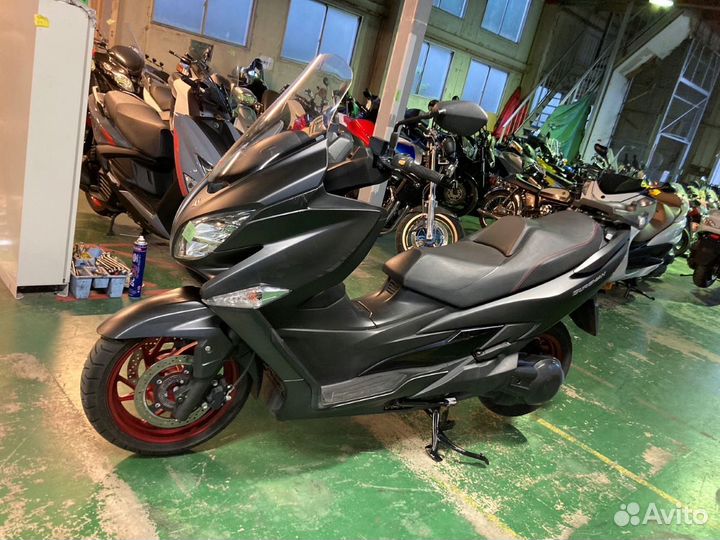 Максискутер Suzuki Burgman (SkyWave) 400