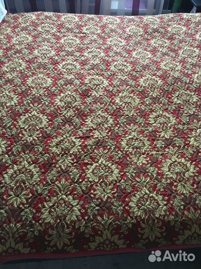 Покрывало на 2-спальную кровать / б/у