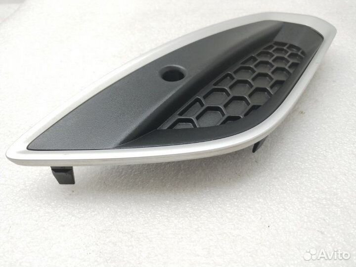 Решетка в бампер передняя правая Volvo V60 1 2012