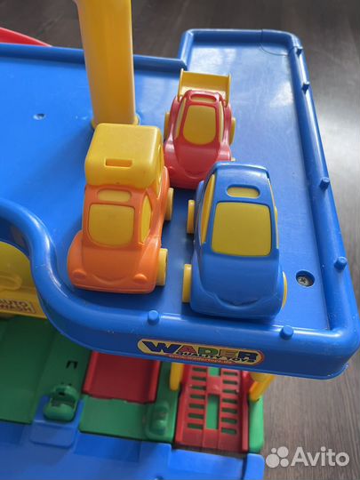 Игрушка гараж с дорогой