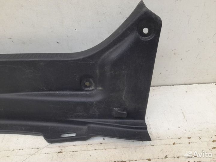 Накладка замка багажника Toyota Camry XV70