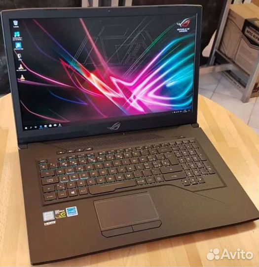 Огромный Игровой Asus ROG strix 17.3