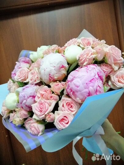 Доставка букетов из пионов и др