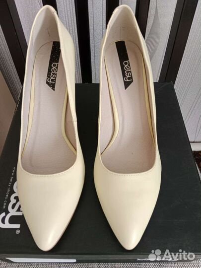 Туфли новые 39 раз. Betsy, голубые и светложелтые