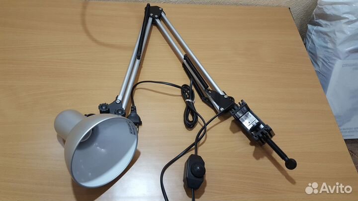 Лампа настольная