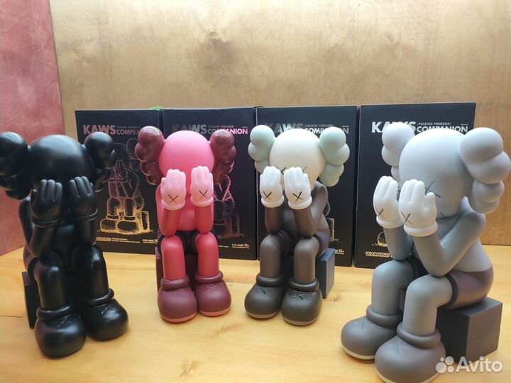 Kaws фигурка Кавс большая 28см Passing Through