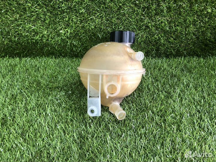 Расширительный бачок Peugeot 308