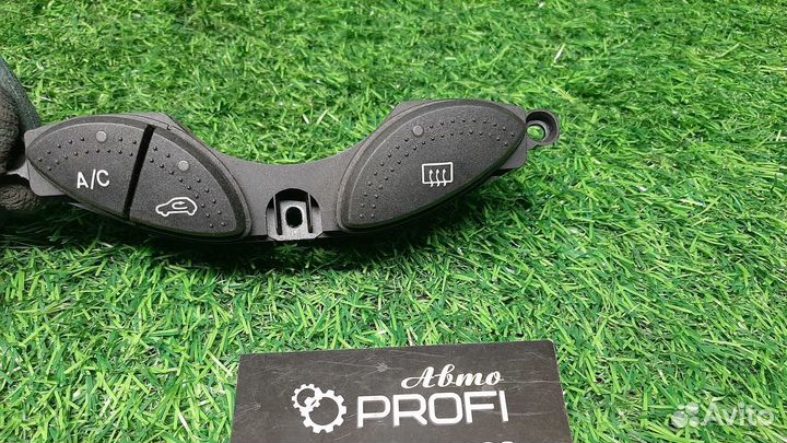 В наличии: Блок кнопок Ford Focus 1