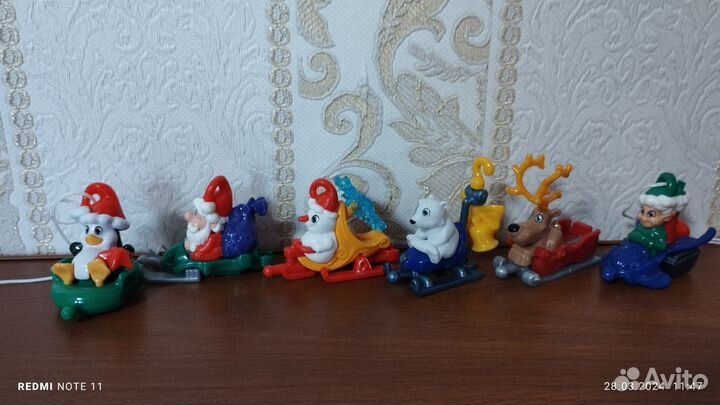 Новогодние киндер игрушки