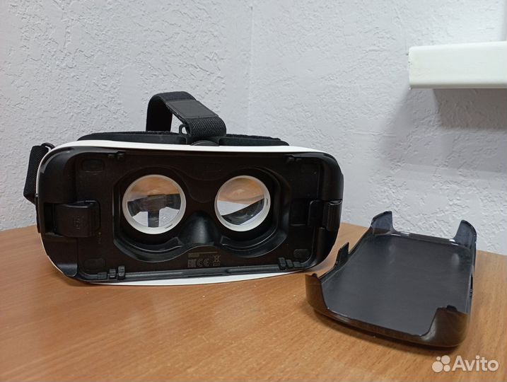 Очки для смартфона Samsung Gear VR (SM-R322)