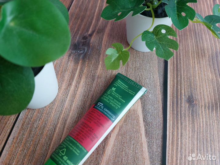 Уходовая косметика Чистая линия + подарок крем