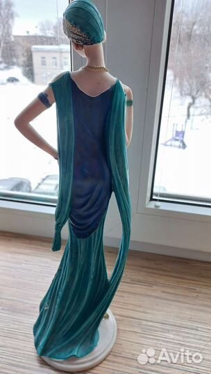 Статуэтка девушки