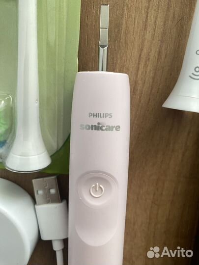 Электрическая зубная щетка Philips Sonicare 3100