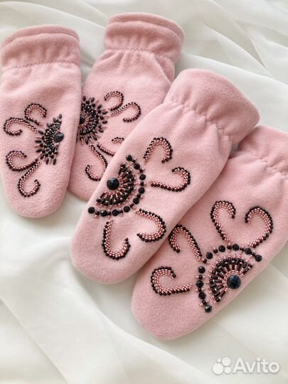 Варежки кашемировые с вышивкой розовые