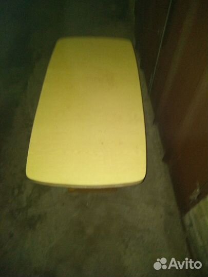 Овальный стол