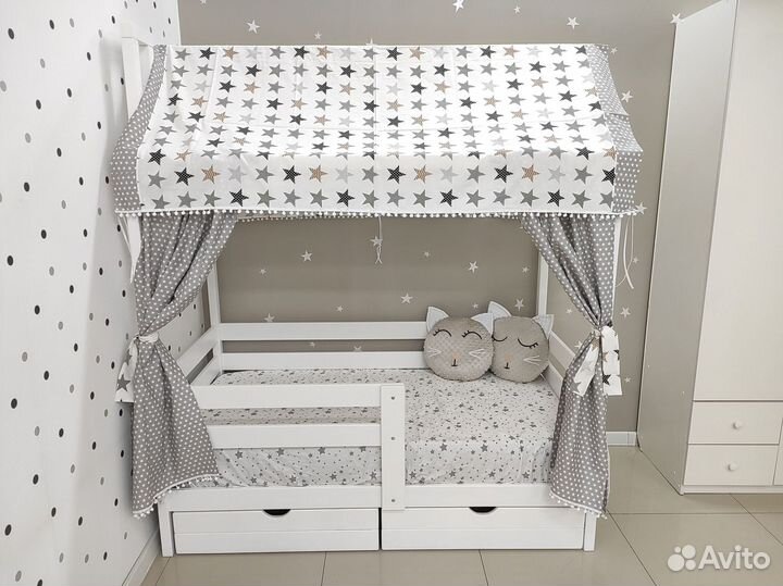 Детская кровать с ящиками домик