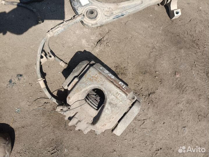 Передний левый суппорт Citroen С5Х7